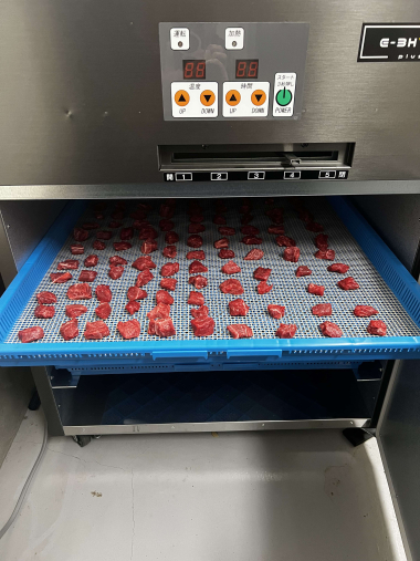 ゆたか牛ジャーキーを乾燥する前